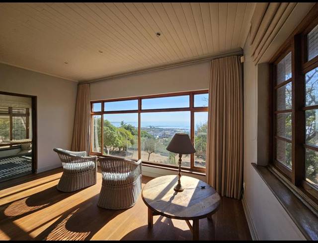 6 BEDROOM HOUSE FOR SALE IN DA GAMA BAY